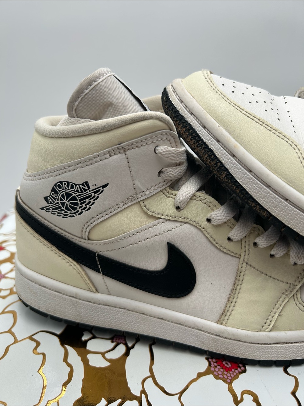 Jordan Mid-Top Sneakers size 9